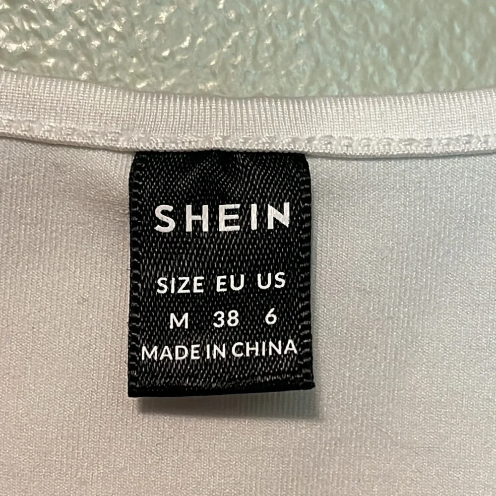 Shein sleeveless bodysuit color is white womens size medium - Picture 5 of 8